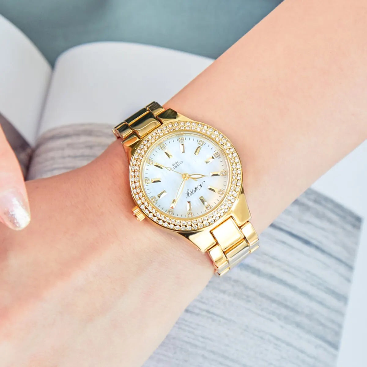 Elegant Casual Goldn  Crystal Diamond Inlaid    Silver  Quartz